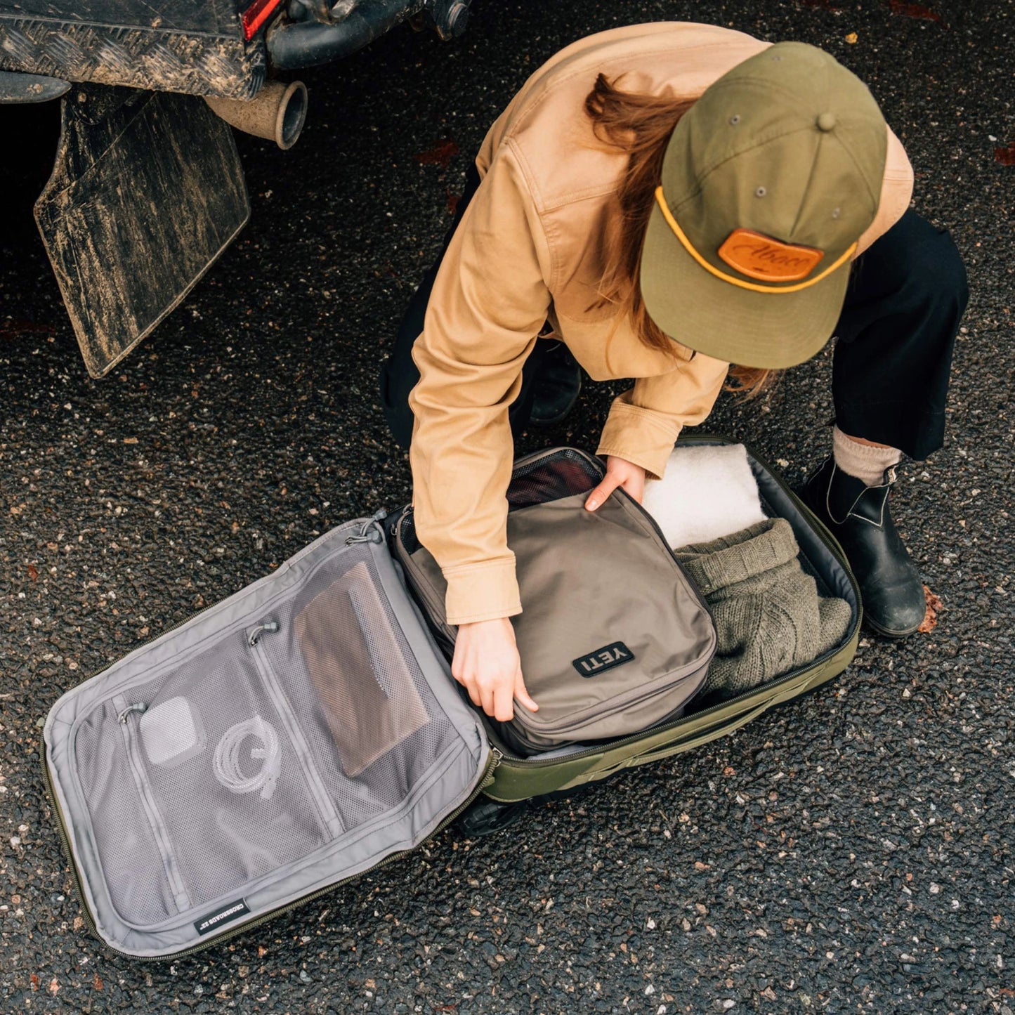 35L/22" Carry-On Luggage - US 2271