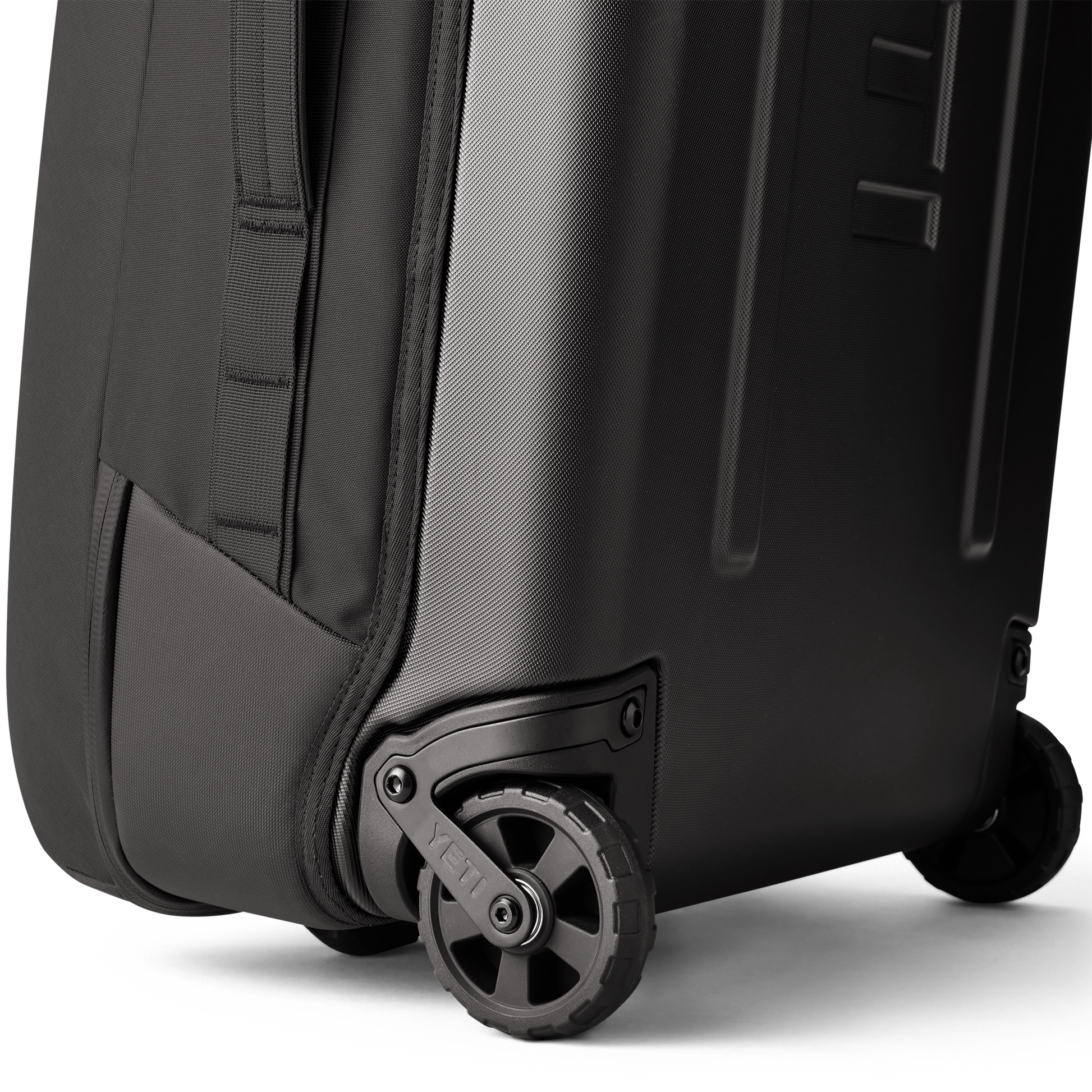 Crossroads 73L / 29" Luggage