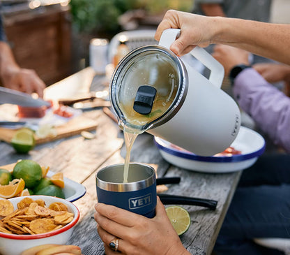 Rambler 64 oz (1.9 l) Pitcher Twist-To-Lock Magslider™ Lid